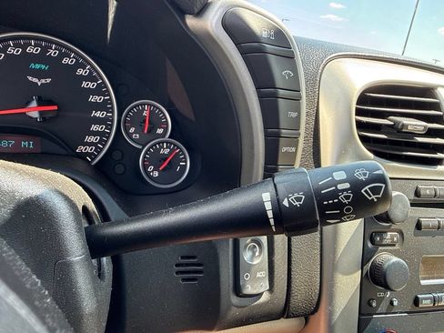 Used 2005 Chevrolet Corvette Coupe w/ Preferred Equipment Group RWD image 25