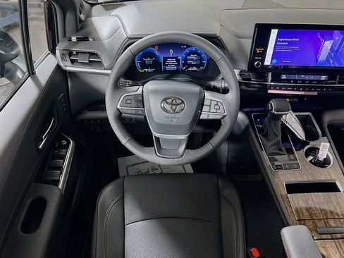 New 2026 Toyota Sienna Limited AWD/4WD image 18