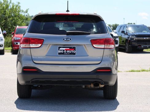 Used 2016 Kia Sorento LX image 10