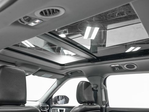 Used 2020 Ford Explorer XLT w/ Equipment Group 202A image 25