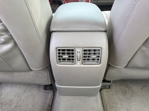Used 2005 Toyota Camry XLE FWD image 30