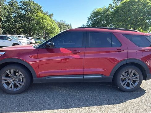 Used 2022 Ford Explorer XLT w/ Equipment Group 202A RWD image 8