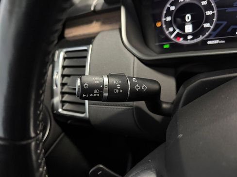 Used 2020 Land Rover Discovery HSE image 37