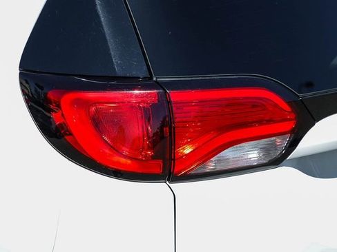 Used 2018 Chrysler Pacifica Touring Plus w/ Tire & Wheel Group FWD image 10