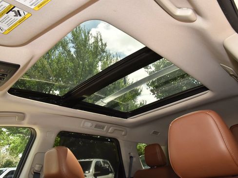 Used 2024 Nissan Pathfinder Platinum FWD image 35