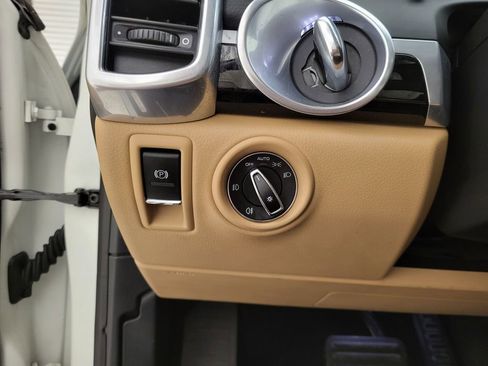 Used 2018 Porsche Cayenne Platinum Edition image 37