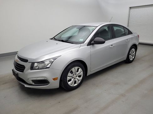 Used 2015 Chevrolet Cruze LS FWD image 2