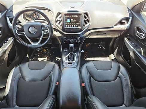 Used 2018 Jeep Cherokee Latitude Plus w/ Cold Weather Group AWD/4WD image 22