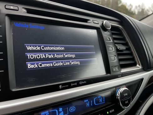 Used 2016 Toyota Highlander Limited Platinum image 30