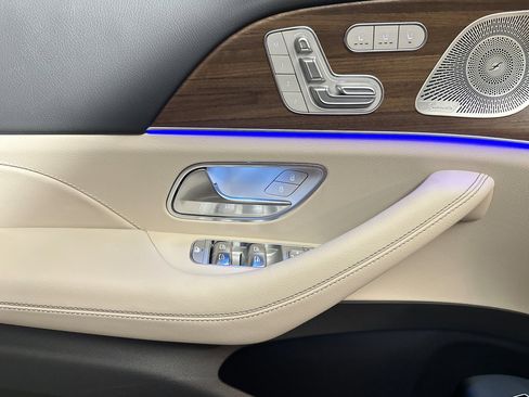 New 2026 Mercedes-Benz GLS 580 4MATIC image 12