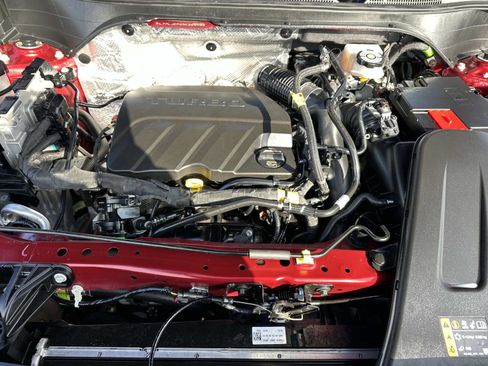 Certified 2025 Chevrolet Trax RS w/ Sunroof Package image 10