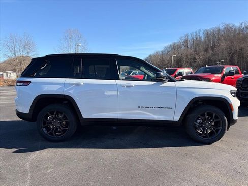 New 2025 Jeep Grand Cherokee Limited image 3