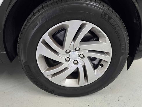 Certified 2025 Land Rover Discovery Sport Dynamic SE image 7