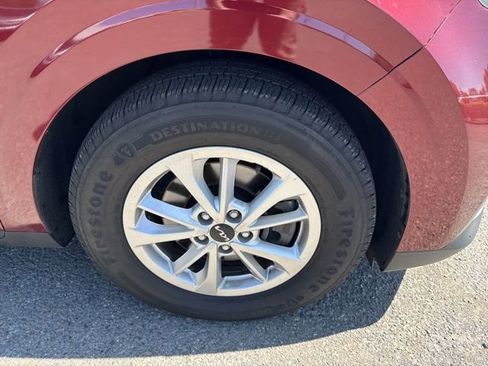 Used 2022 Kia Carnival LX FWD image 9