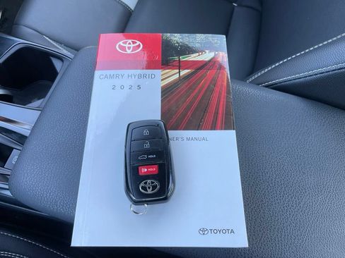 Used 2025 Toyota Camry SE FWD image 32