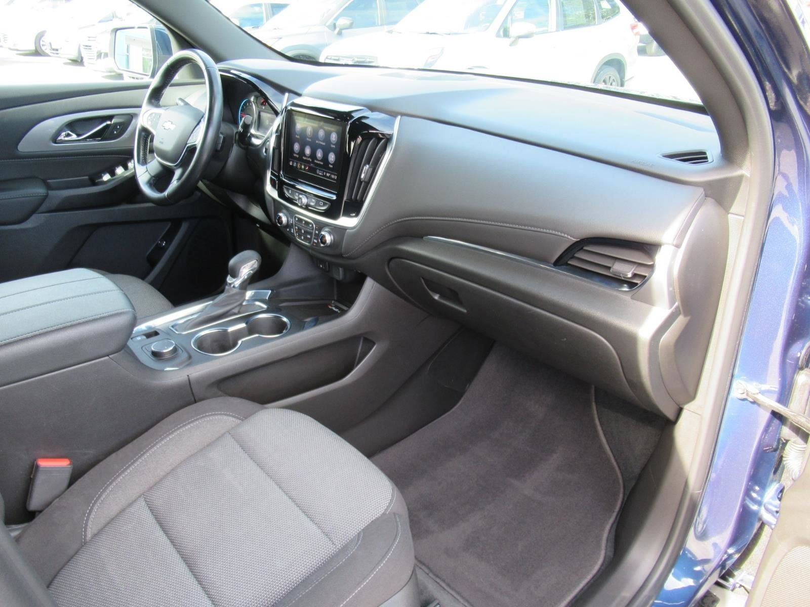 Used 2022 Chevrolet Traverse LT FWD image 12