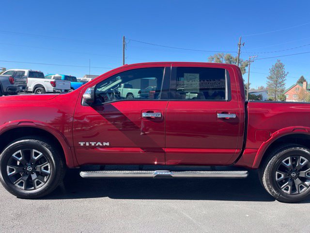 Used 2021 Nissan Titan 4x4 Crew Cab image 5