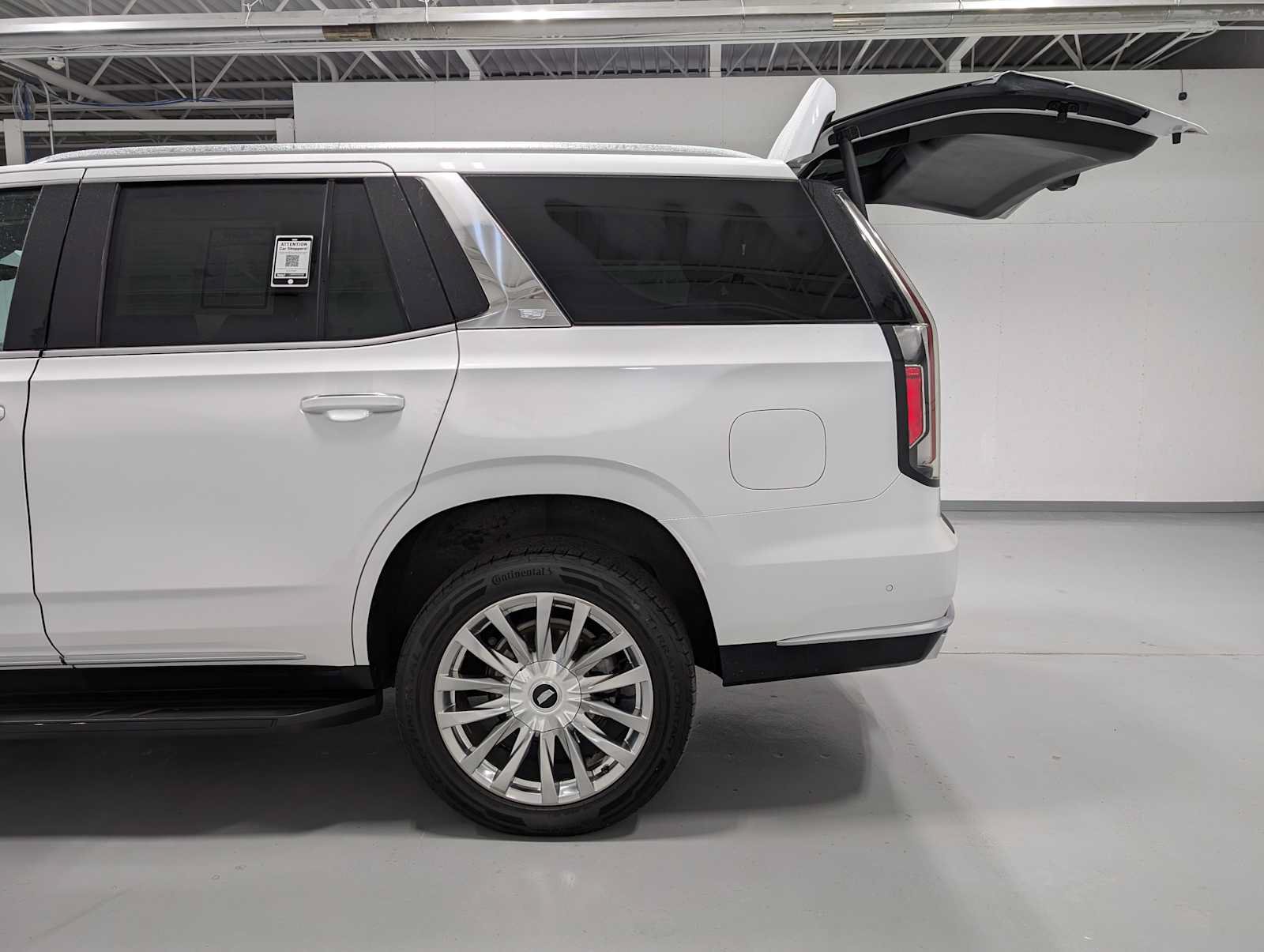 Used 2023 Cadillac Escalade Premium Luxury AWD/4WD image 11