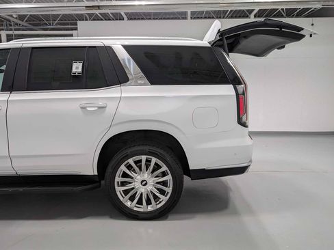 Used 2023 Cadillac Escalade Premium Luxury AWD/4WD image 11