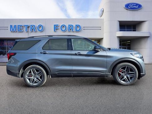 Used 2025 Ford Explorer ST AWD/4WD image 2
