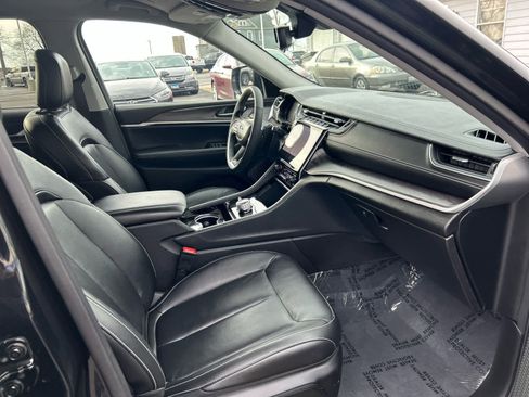 Used 2023 Jeep Grand Cherokee L Limited w/ Black Appearance Package image 30