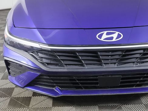 Used 2025 Hyundai Elantra SE FWD image 11