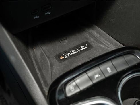 Used 2025 Buick Encore GX Avenir w/ Avenir Technology Package image 35