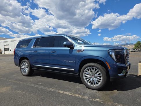 Used 2026 GMC Yukon XL Denali w/ Sun & Power Step Package AWD/4WD image 4