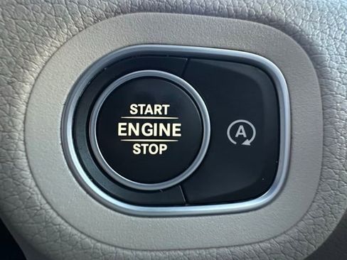 Used 2022 Mercedes-Benz GLS 450 4MATIC image 25