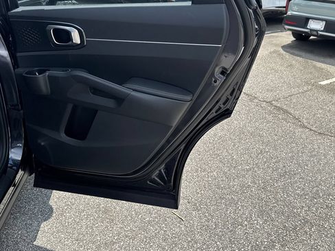 Certified 2025 Kia Sorento S w/ Panoramic Sunroof Package FWD image 16
