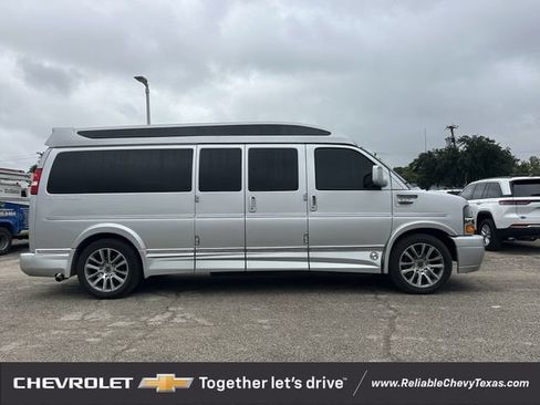 Used 2022 Chevrolet Express 2500 Extended w/ Enhanced Convenience Package RWD image 2