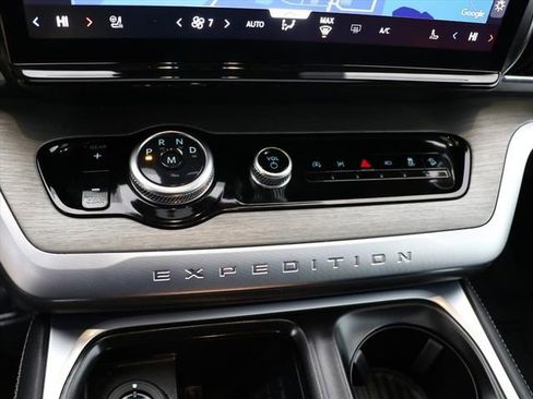 Used 2025 Ford Expedition Platinum image 22