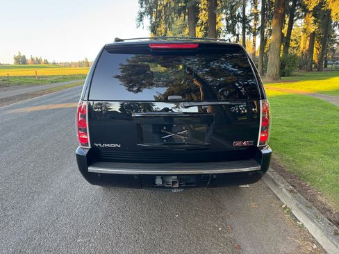 Used 2013 GMC Yukon Denali image 4