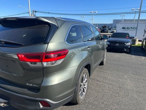Used 2019 Toyota Highlander XLE AWD/4WD image 10