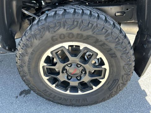 Used 2025 Toyota Tacoma TRD Off-Road AWD/4WD image 10