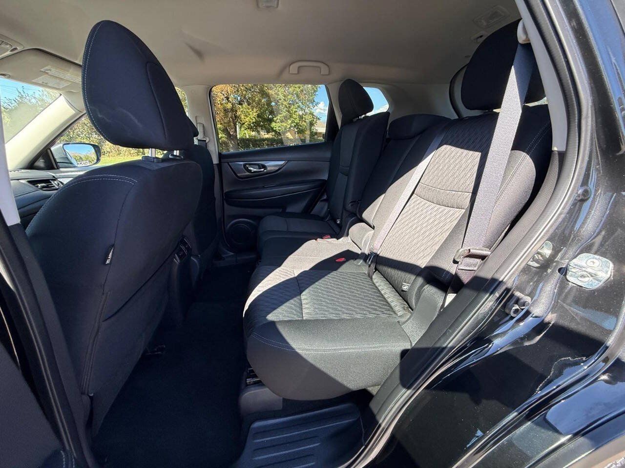 Used 2020 Nissan Rogue S w/ Special Edition Package FWD image 11