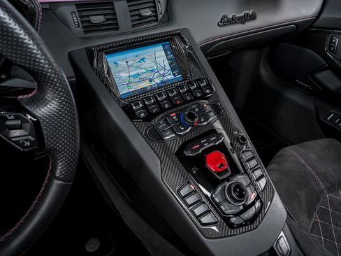 Used 2018 Lamborghini Aventador S image 23