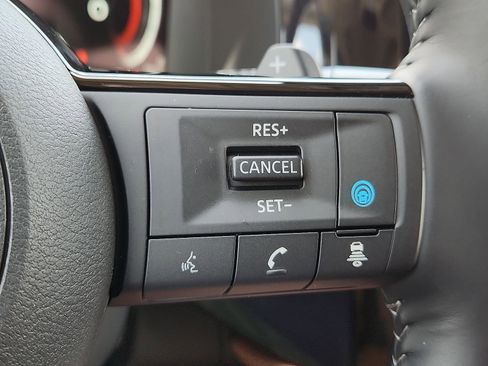 Used 2025 Nissan Pathfinder Platinum w/ Black Appearance Package AWD/4WD image 16