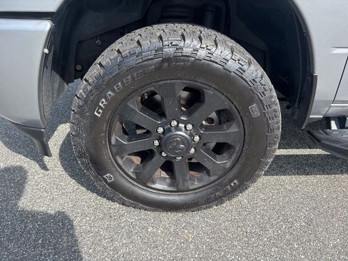 Used 2022 RAM 2500 Big Horn w/ Night Edition AWD/4WD image 10