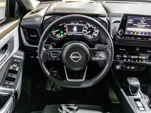 Used 2023 Nissan Rogue SV image 24