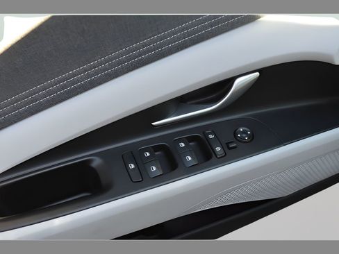 New 2026 Hyundai Elantra Limited FWD image 14