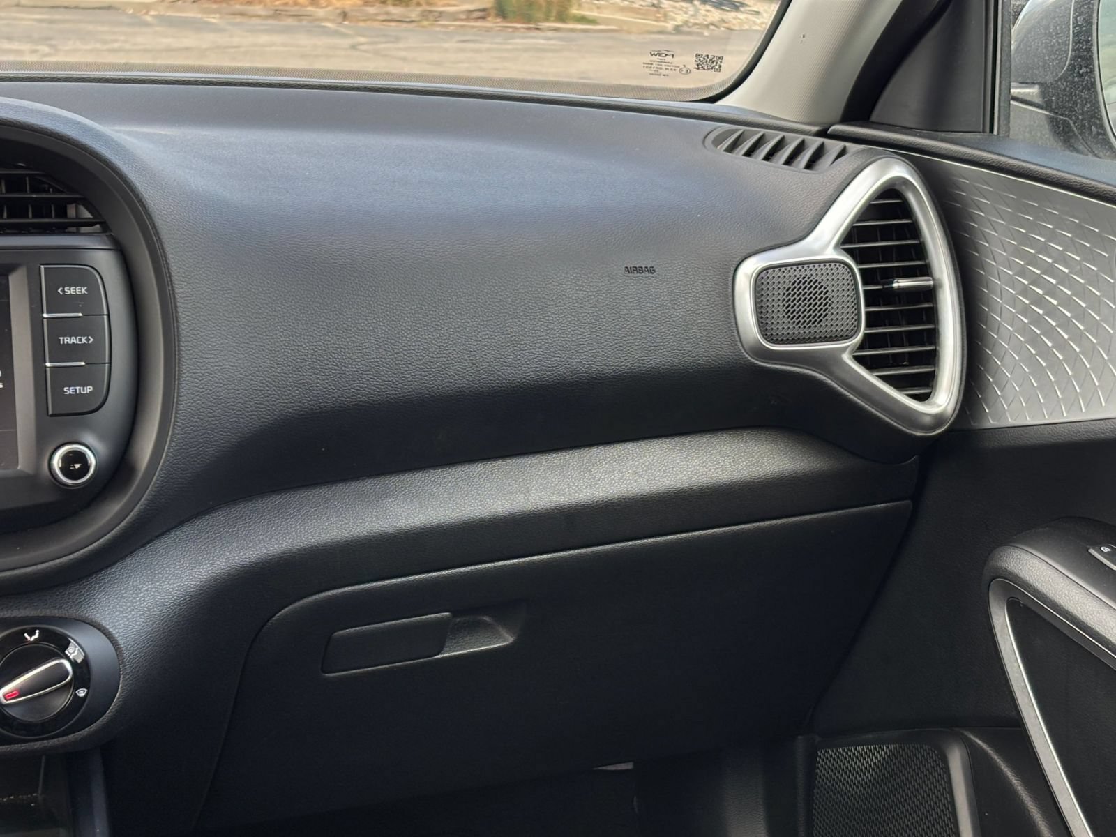Used 2025 Kia Soul LX w/ LX Technology Package FWD image 32