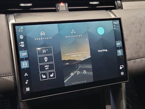 Certified 2025 Land Rover Discovery Sport Dynamic SE image 24