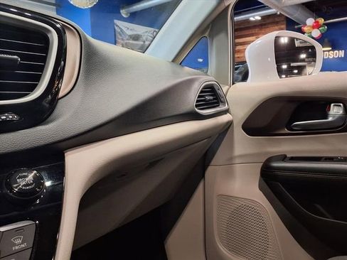 Used 2018 Chrysler Pacifica Touring Plus w/ Tire & Wheel Group image 21