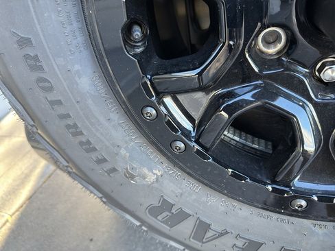 New 2025 Ford Bronco Badlands image 13