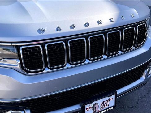 Used 2022 Jeep Wagoneer Series III w/ Premium Group I AWD/4WD image 29