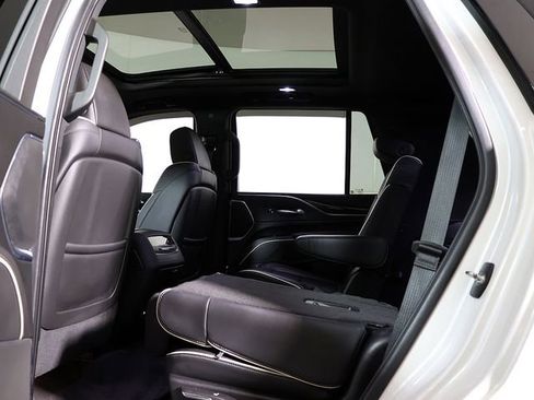 Used 2022 Cadillac Escalade Sport w/ Heavy-Duty Trailer Package AWD/4WD image 15