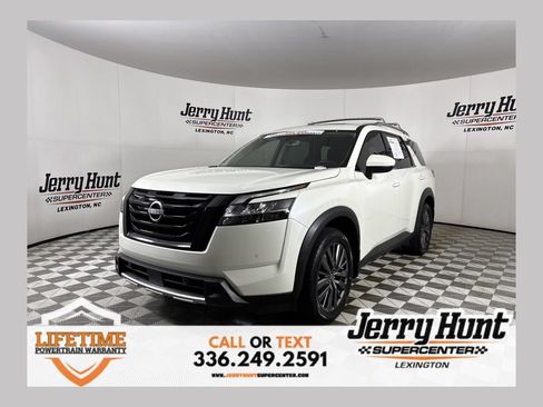 Used 2024 Nissan Pathfinder SL w/ SL Premium Package FWD image 1