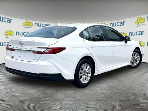 Used 2025 Toyota Camry SE FWD image 6