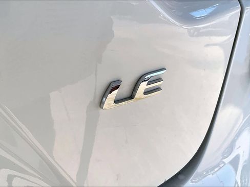 Used 2022 Toyota Corolla LE image 9